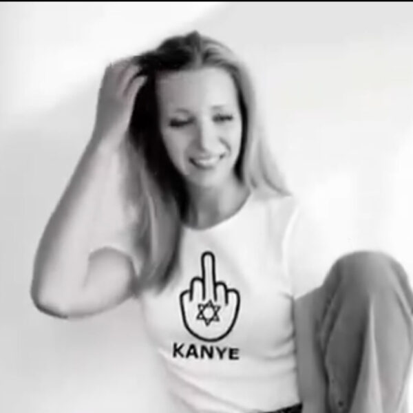 Hollywood le hacen "Fuck you" a Kanye West T-Shirt